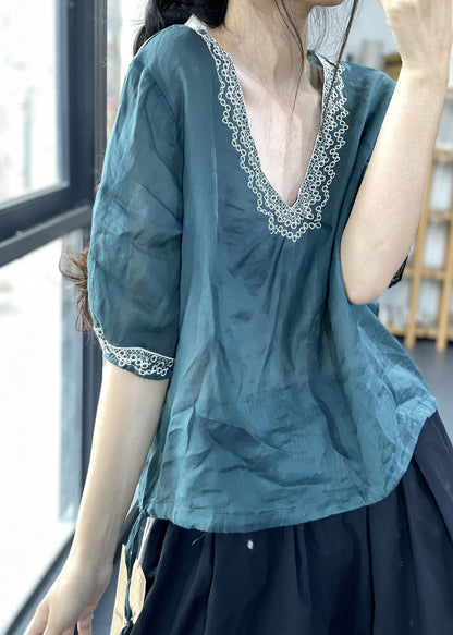 Sophisticated Blouse with a Clean Classic Look