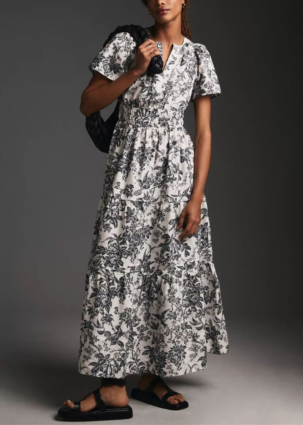 Effortlessly Elegant Dress with a Timeless Design