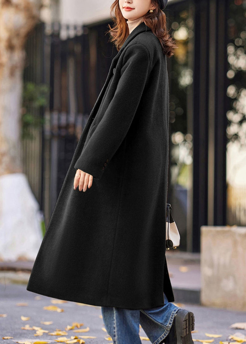 Effortlessly Elegant Coat with a Timeless Design