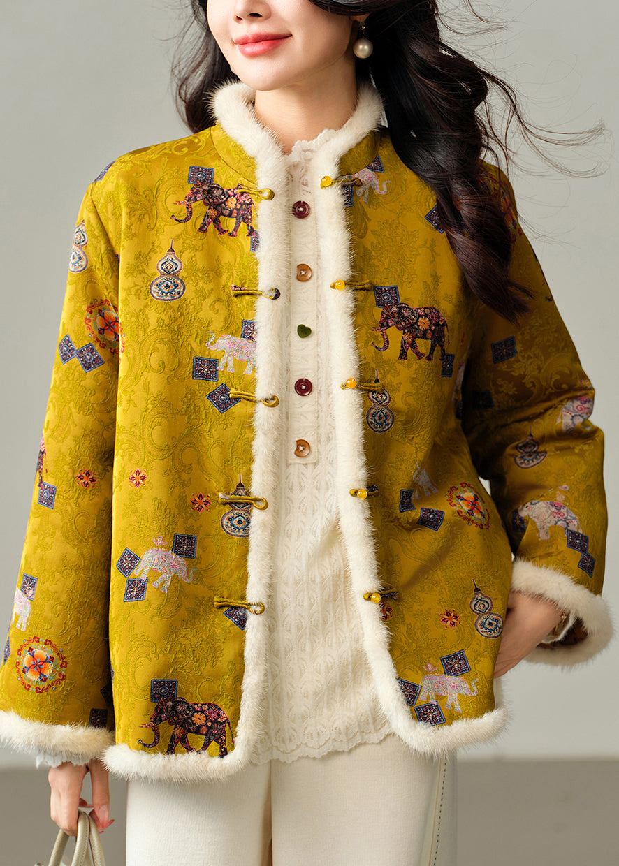 Effortlessly Elegant Coat with a Timeless Design