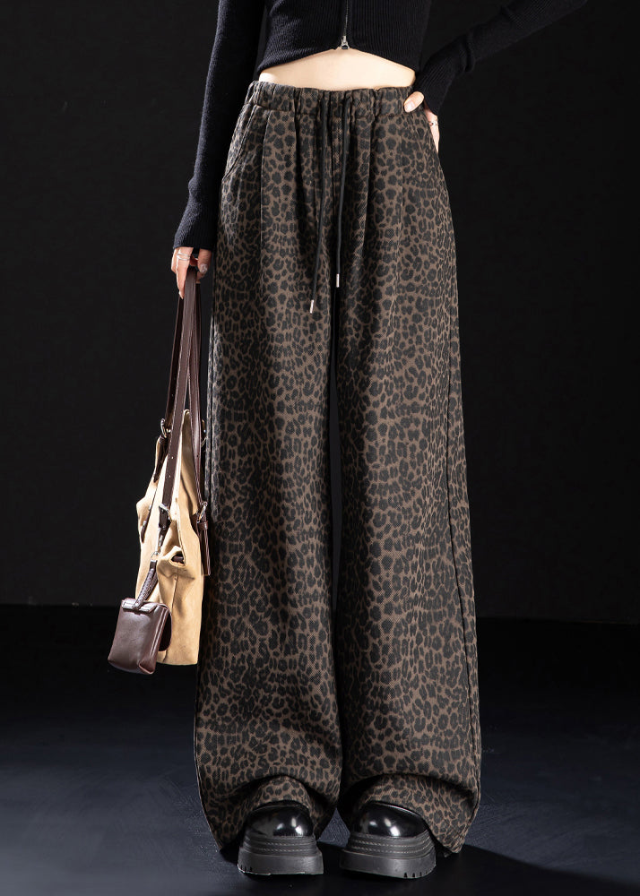Effortlessly Elegant Pants with a Timeless Design