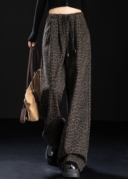 Effortlessly Elegant Pants with a Timeless Design