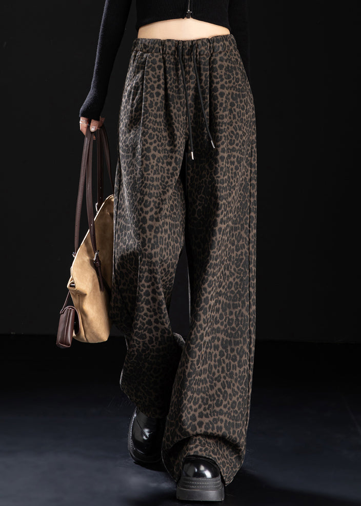 Effortlessly Elegant Pants with a Timeless Design