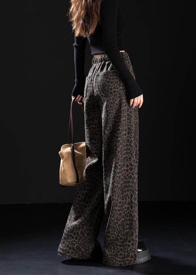 Effortlessly Elegant Pants with a Timeless Design
