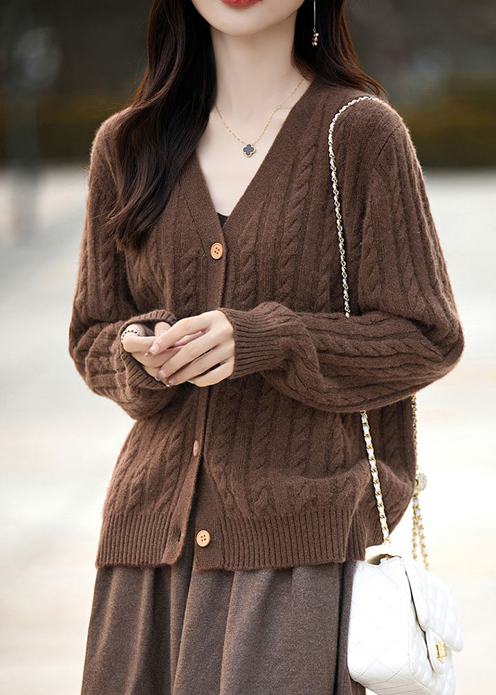 Well Tailored Cardigan with a Graceful Silhouette