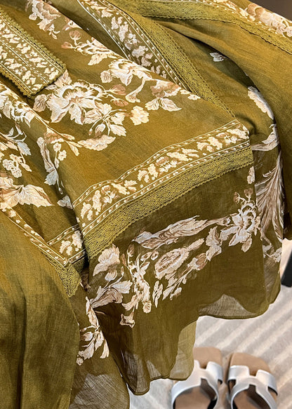 Beautifully Crafted Blouse in a Classic Style