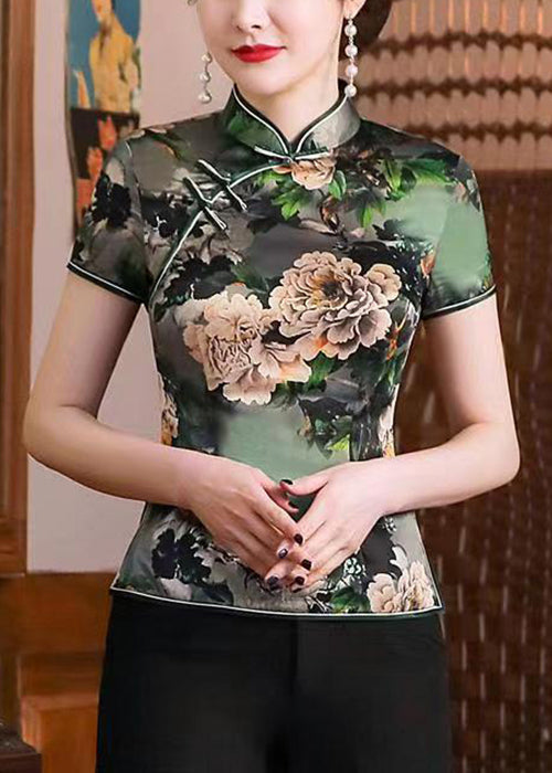 Polished Top with an Effortless Classic Look