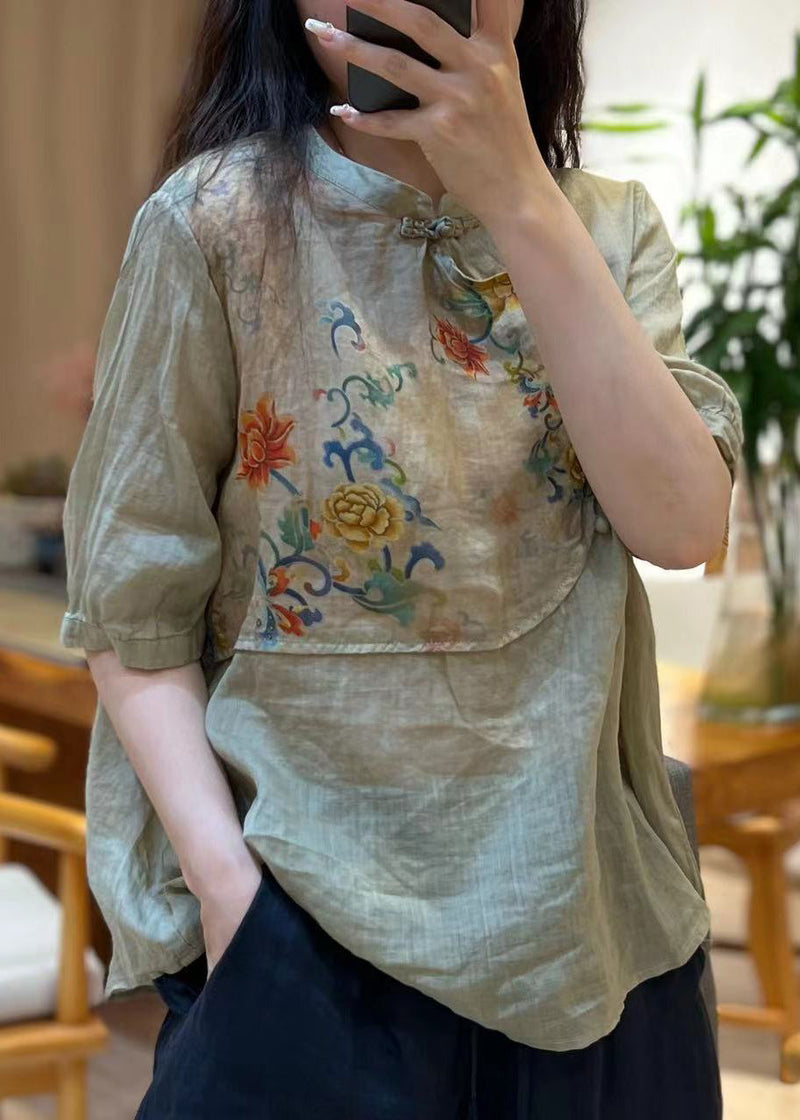 Classic Vintage Shirt with a Flattering Fit