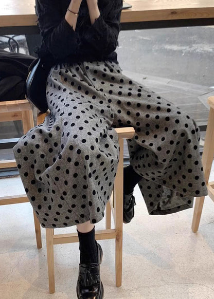 Effortlessly Elegant Pants with a Timeless Design