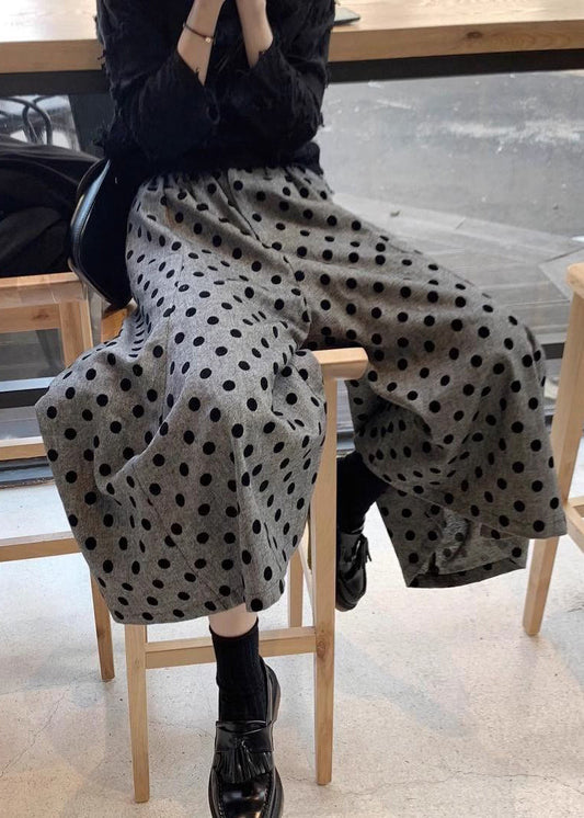 Effortlessly Elegant Pants with a Timeless Design