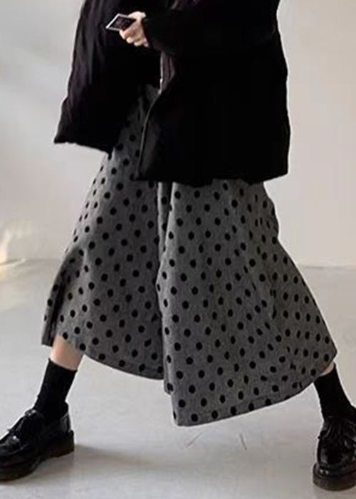 Effortlessly Elegant Pants with a Timeless Design
