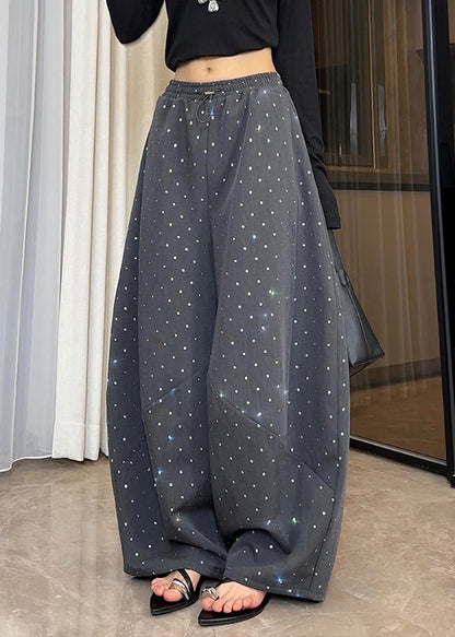 Effortlessly Elegant Pants with a Timeless Design