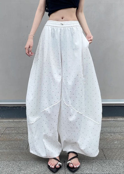 Effortlessly Elegant Pants with a Timeless Design