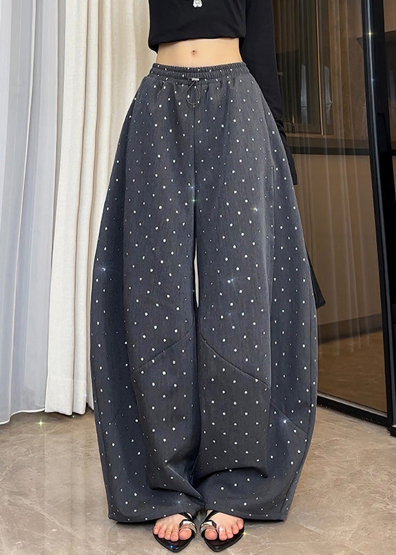 Effortlessly Elegant Pants with a Timeless Design