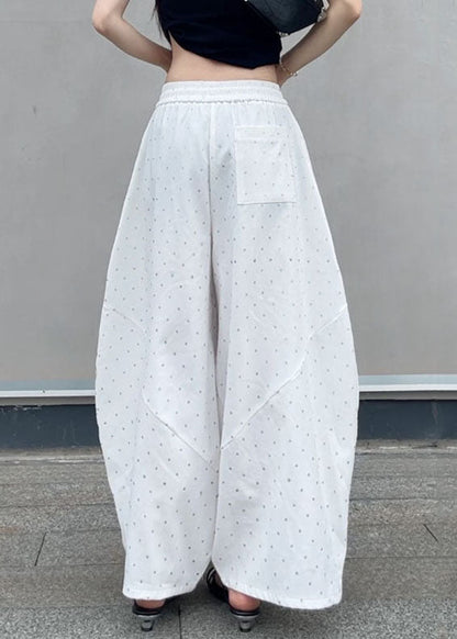 Effortlessly Elegant Pants with a Timeless Design