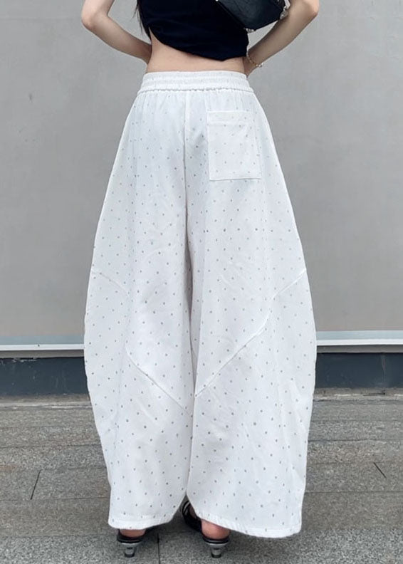 Effortlessly Elegant Pants with a Timeless Design