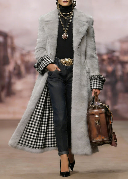 Well Tailored Coat with a Graceful Silhouette