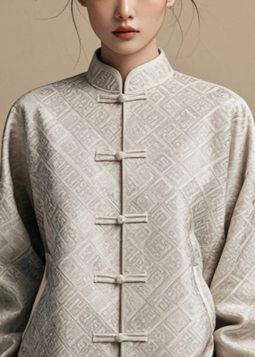 Well Tailored Coat with a Graceful Silhouette