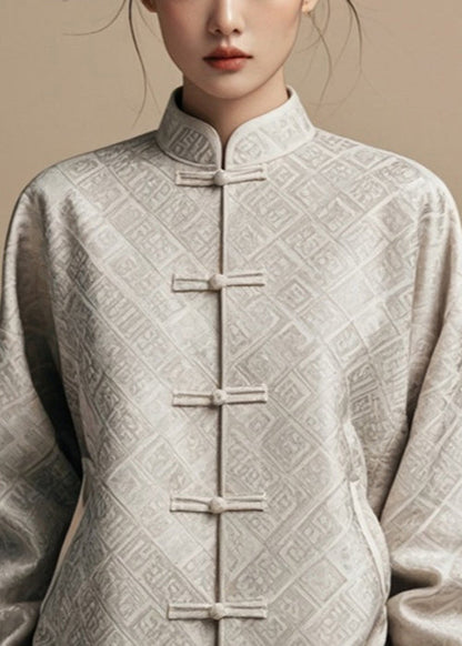 Well Tailored Coat with a Graceful Silhouette