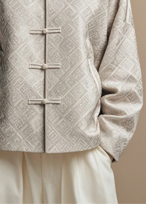 Well Tailored Coat with a Graceful Silhouette