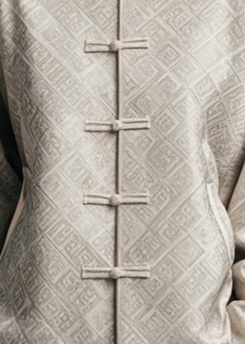 Well Tailored Coat with a Graceful Silhouette