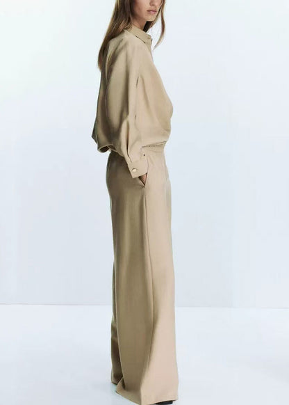 Effortlessly Elegant Pants with a Timeless Design