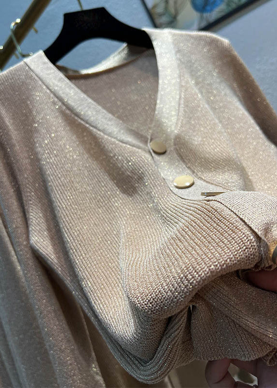 Well Tailored Top with a Graceful Silhouette