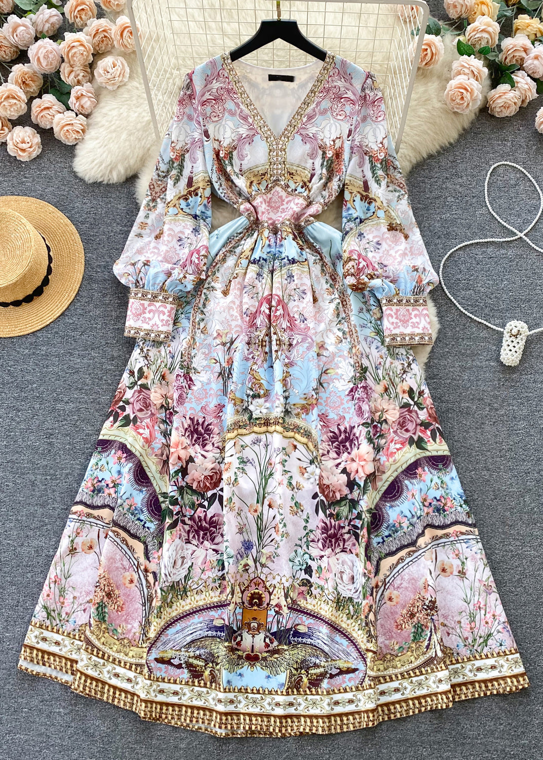 Effortlessly Elegant Dress with a Timeless Design