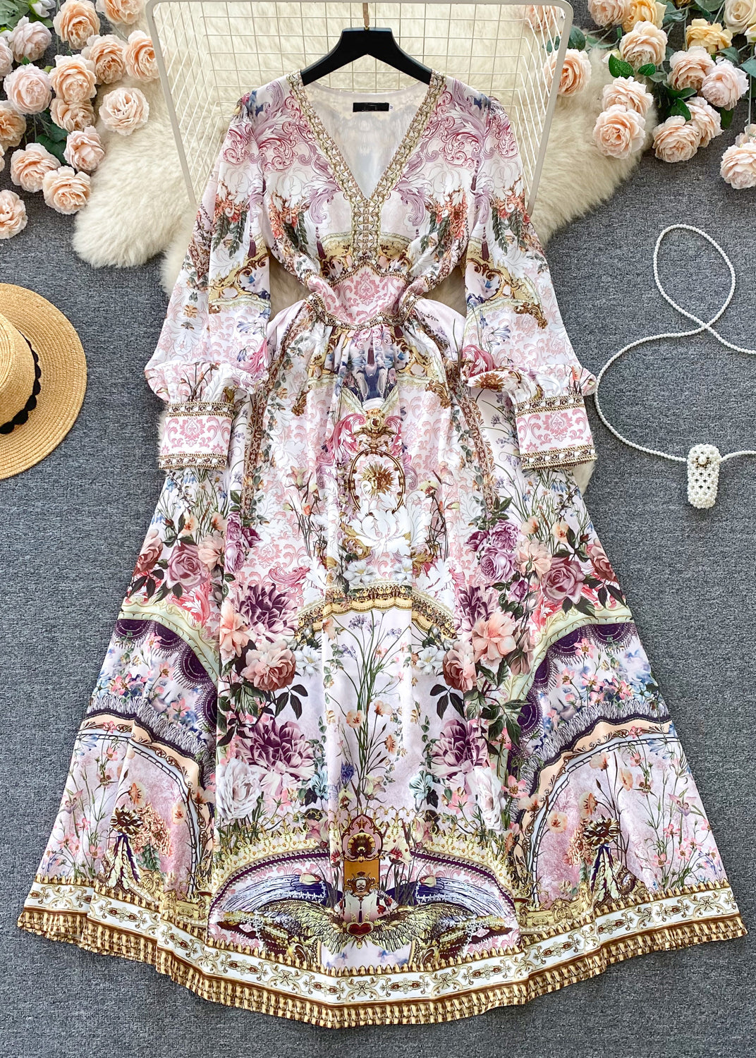 Effortlessly Elegant Dress with a Timeless Design