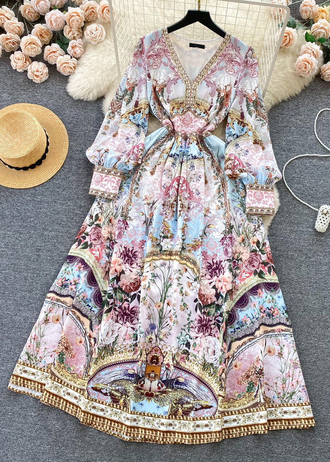 Effortlessly Elegant Dress with a Timeless Design