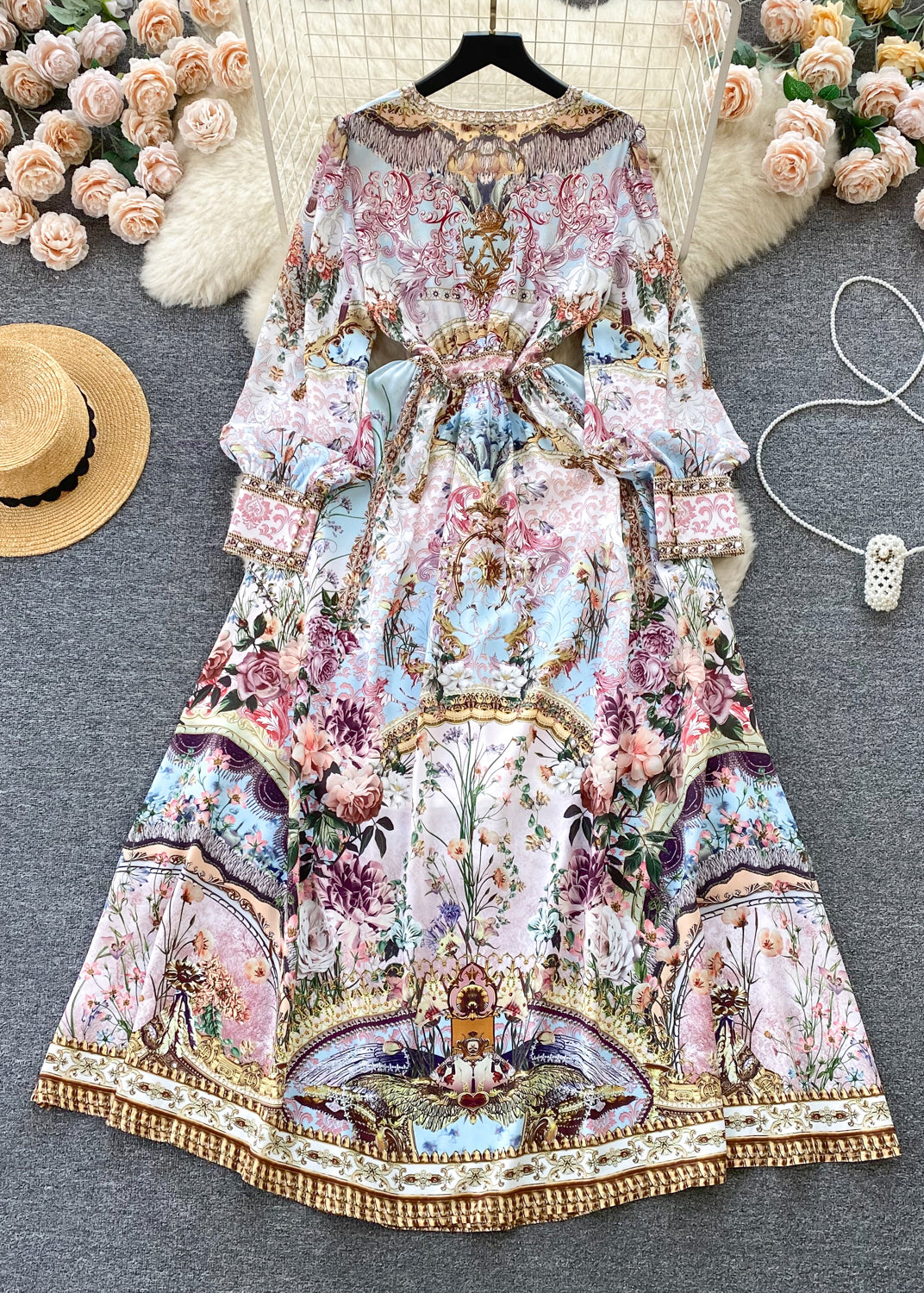Effortlessly Elegant Dress with a Timeless Design