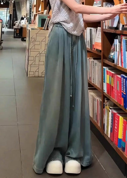 Effortlessly Elegant Pants with a Timeless Design