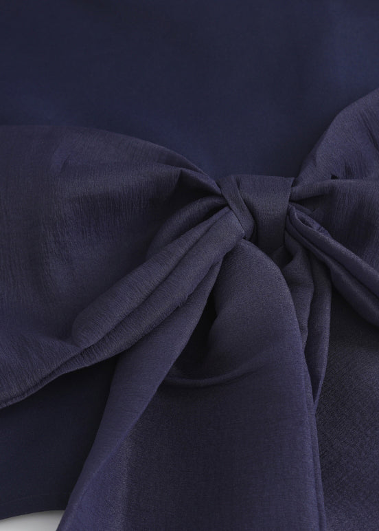 Well Tailored Blouse with a Graceful Silhouette