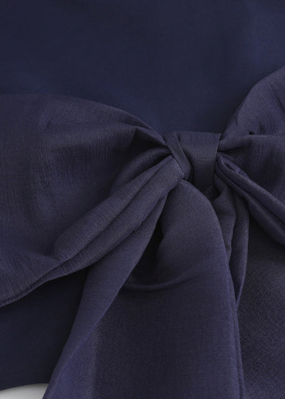 Well Tailored Blouse with a Graceful Silhouette