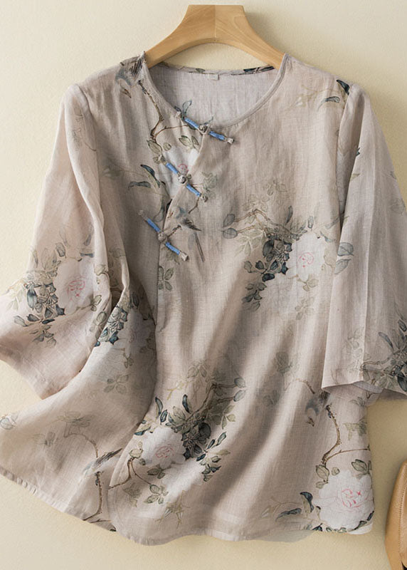 Classic Vintage Shirt with a Flattering Fit