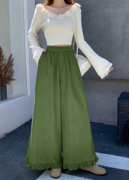 Effortlessly Elegant Pants with a Timeless Design