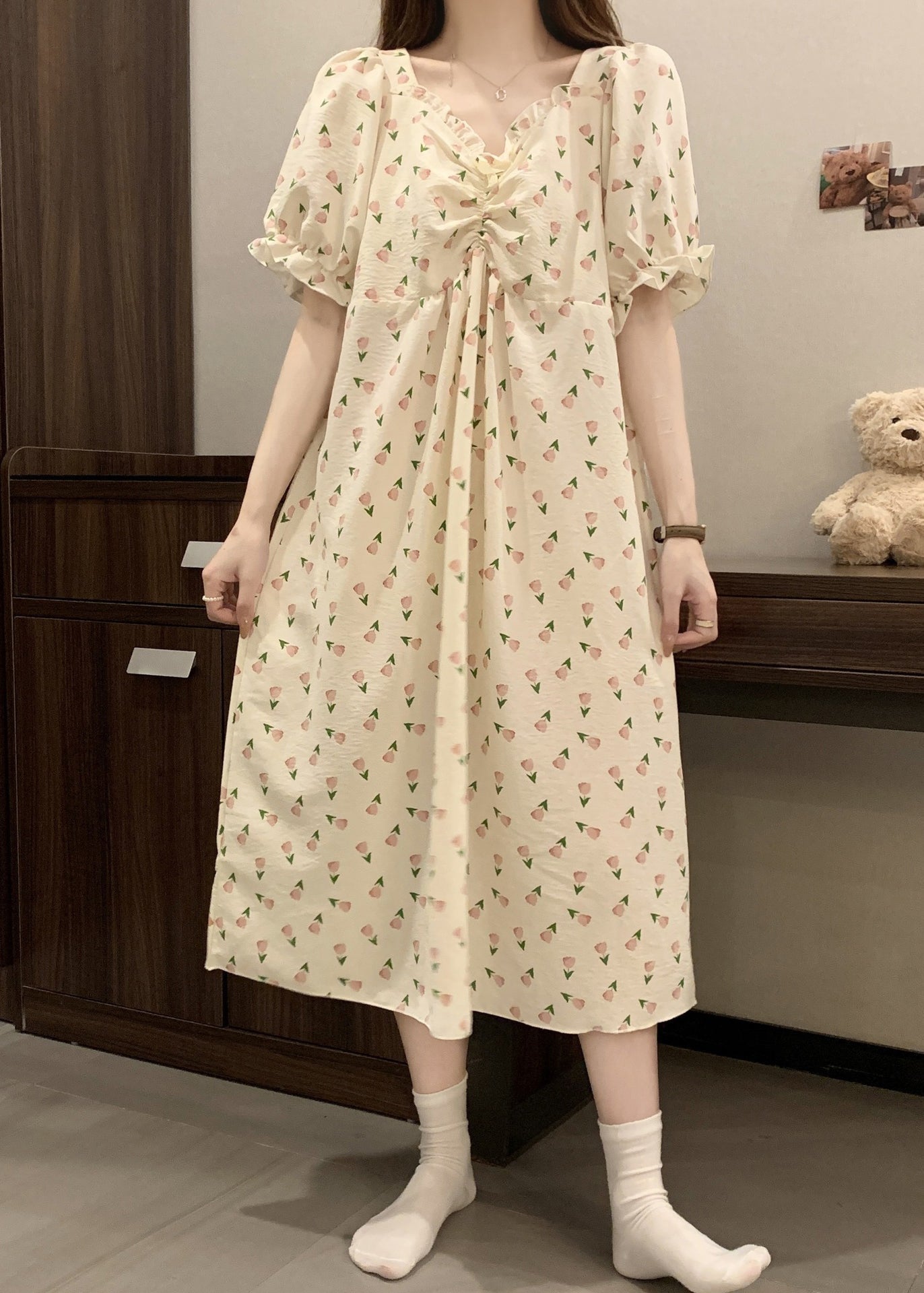 Effortlessly Elegant Dress with a Timeless Design