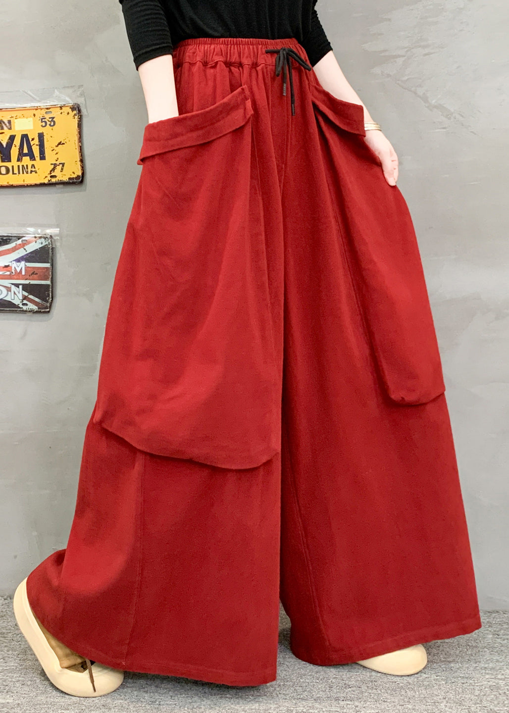 Well Tailored Pants with a Graceful Silhouette