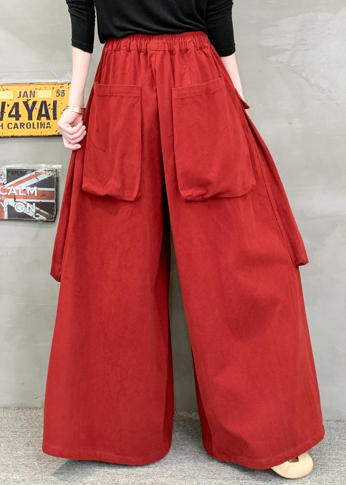 Well Tailored Pants with a Graceful Silhouette