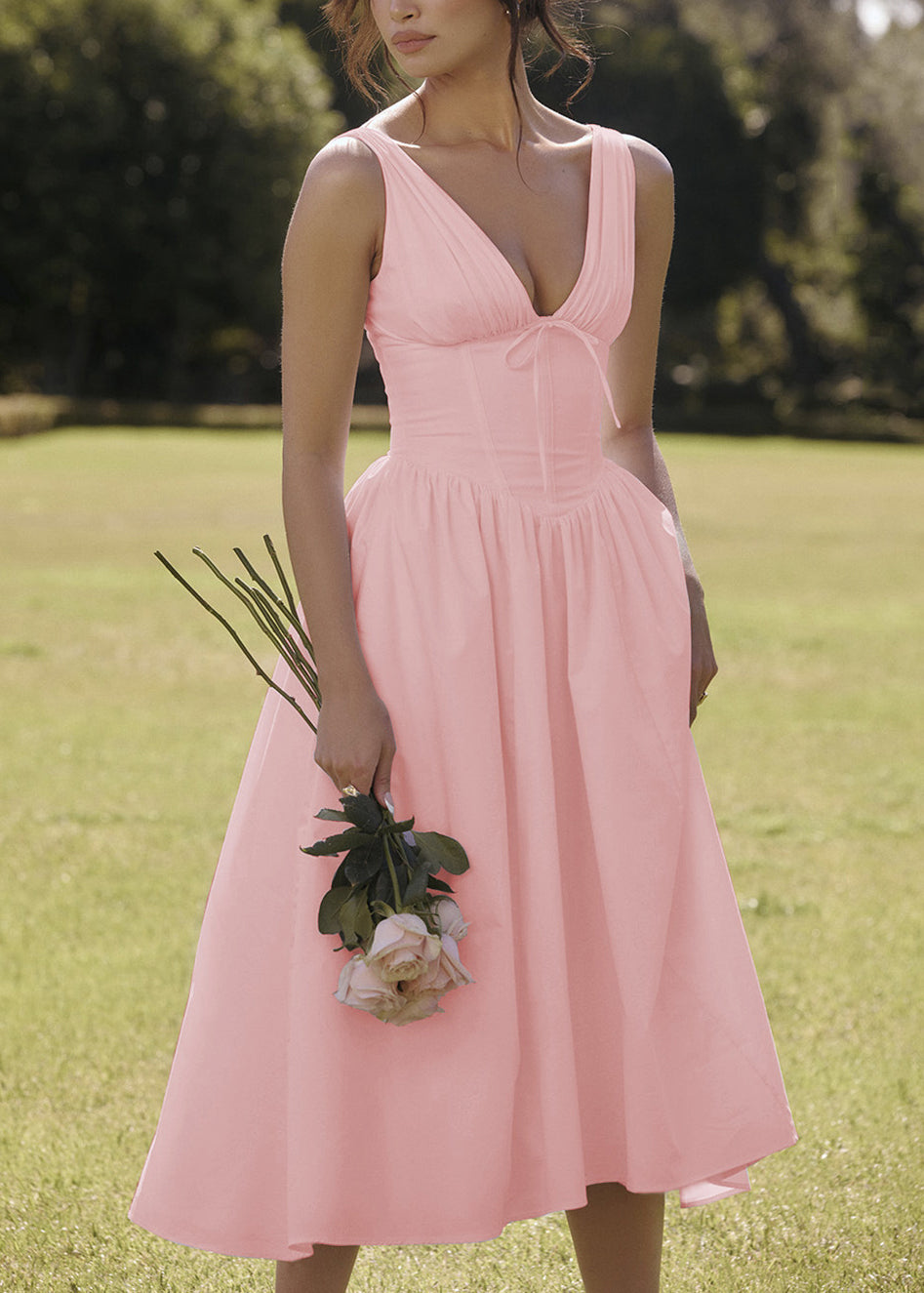 Effortlessly Elegant Dress with a Timeless Design