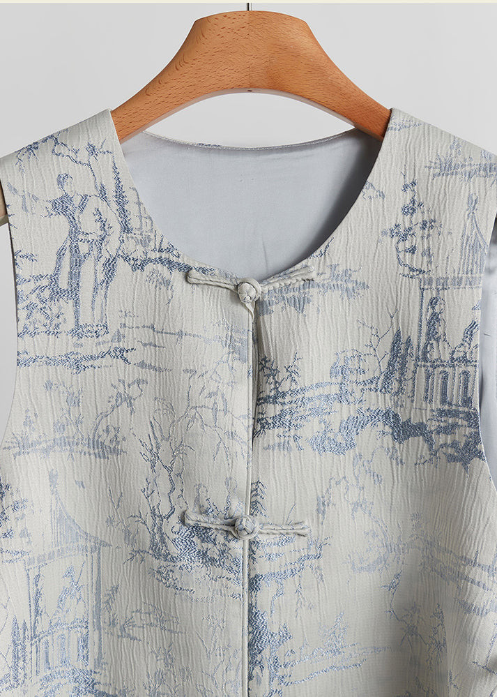 Sophisticated Garment with a Clean Classic Look