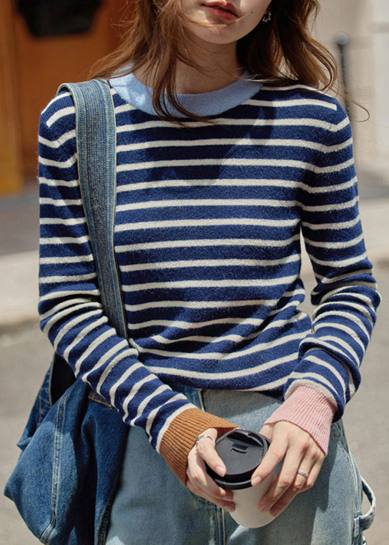 Classic Vintage Sweater with a Flattering Fit