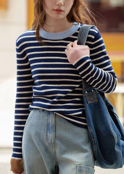 Classic Vintage Sweater with a Flattering Fit