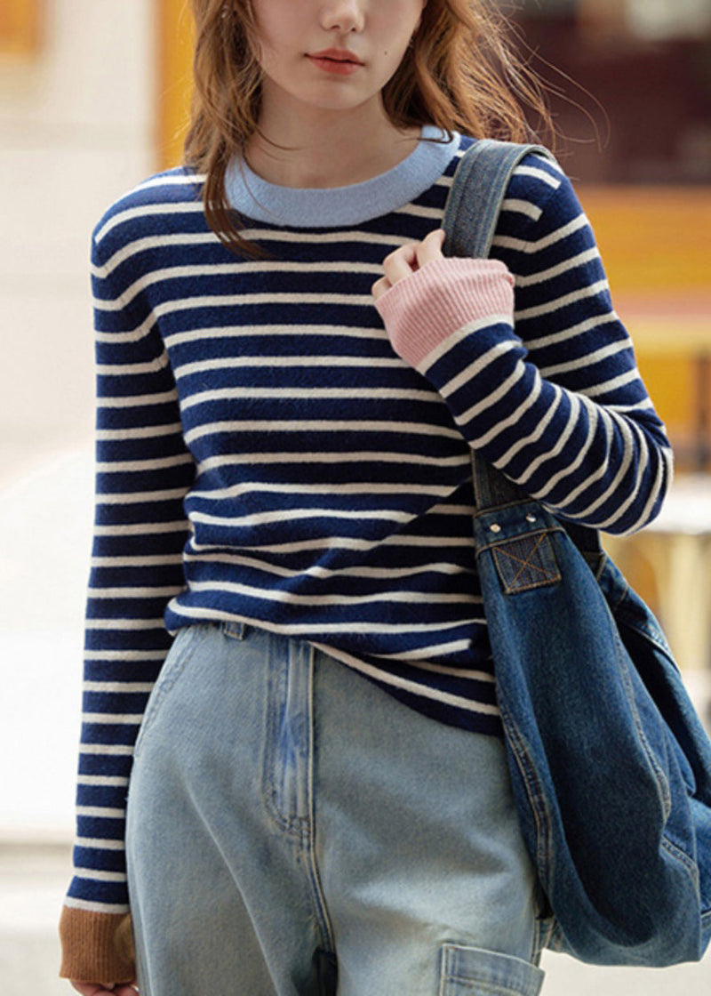 Classic Vintage Sweater with a Flattering Fit