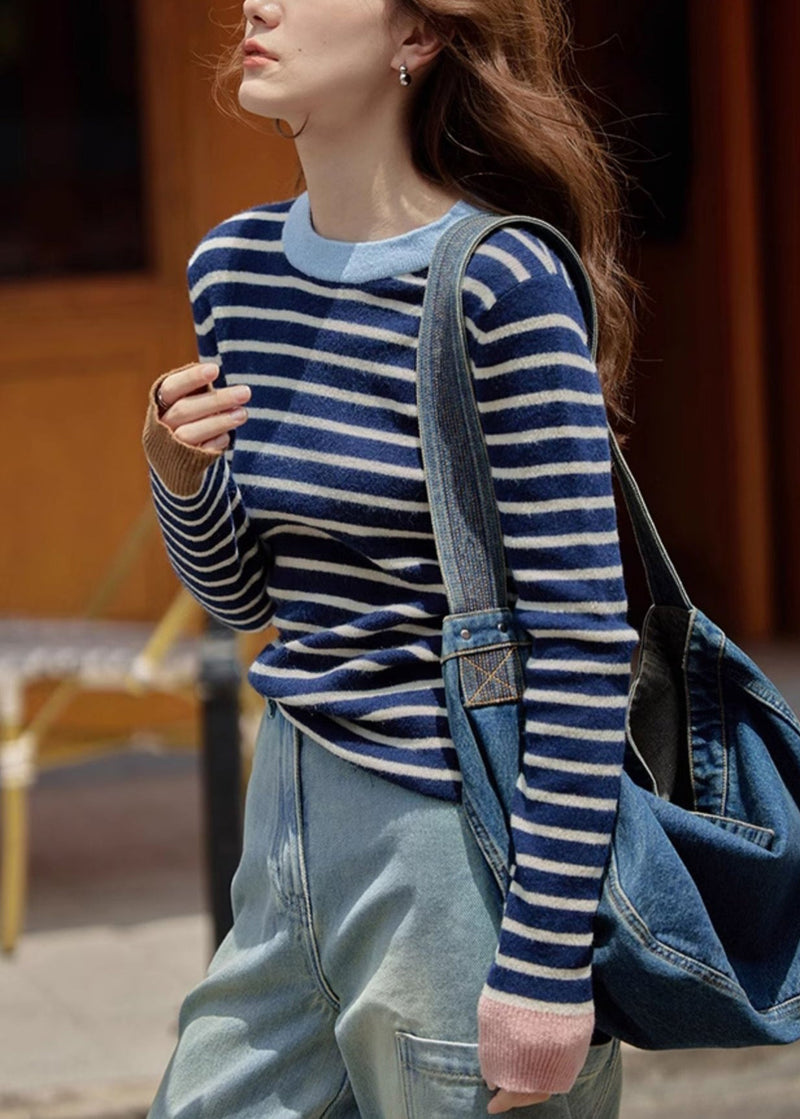 Classic Vintage Sweater with a Flattering Fit