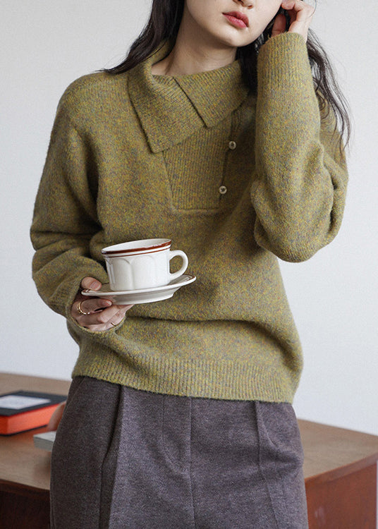 Effortlessly Elegant Sweater with a Timeless Design
