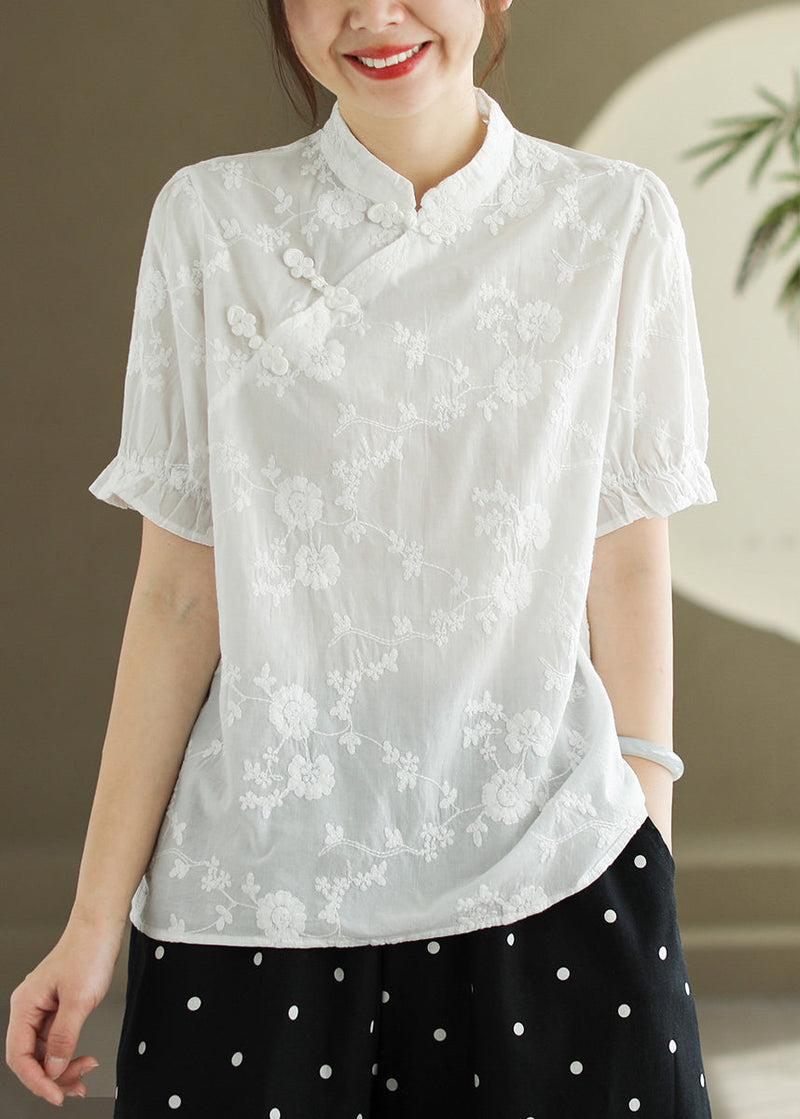 Well Tailored Blouse with a Graceful Silhouette