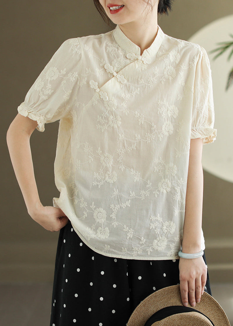 Well Tailored Blouse with a Graceful Silhouette