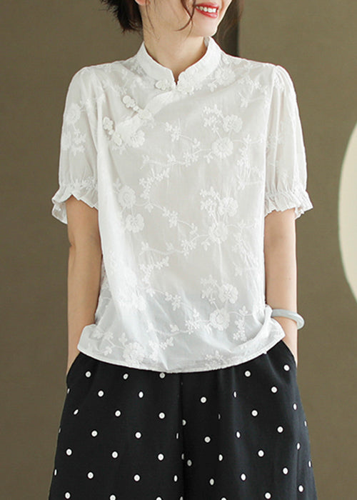 Well Tailored Blouse with a Graceful Silhouette