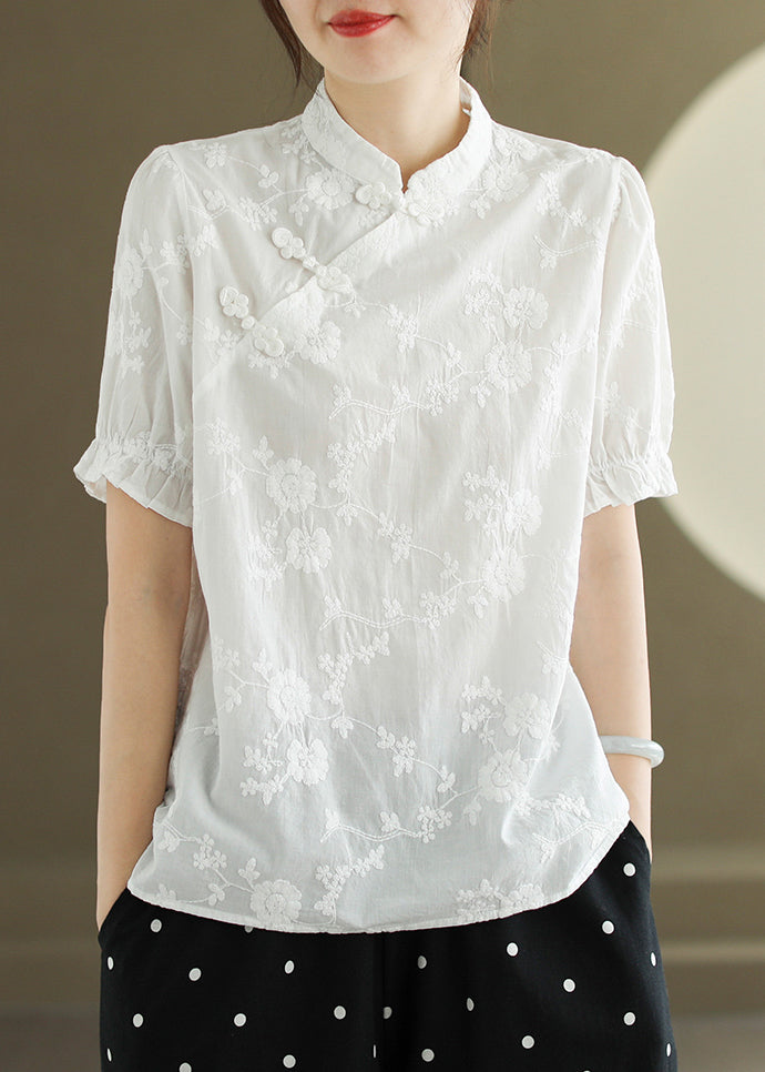 Well Tailored Blouse with a Graceful Silhouette